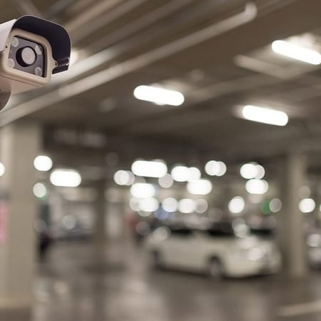 How-to-secure-your-car-in-a-parking-lot-in-the-UAE-body-040820211243-1024x640